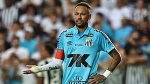 Neymar confronts Santos fan after late goal ruled out