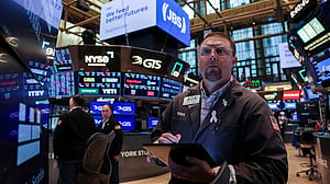 Wall Street ends mixed amid cooling Middle East tensions; Powell in focus