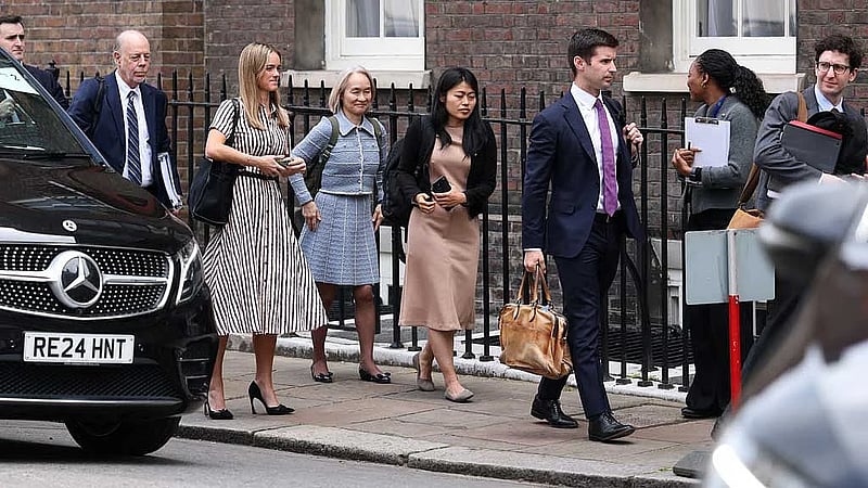 US and Chinese officials meet in London for pivotal trade talks