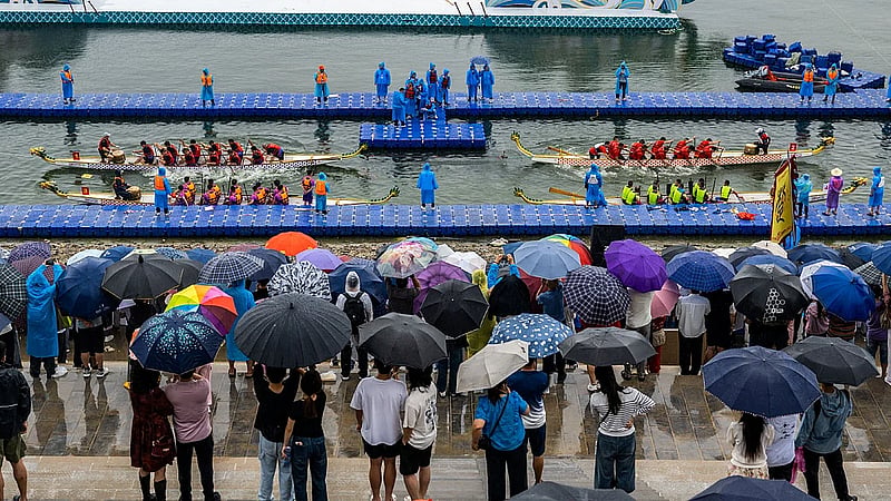 Chinese travel more during Dragon Boat holiday but spending lags