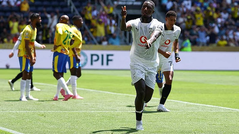 Dortmund hold off Sundowns to close on CWC knockouts