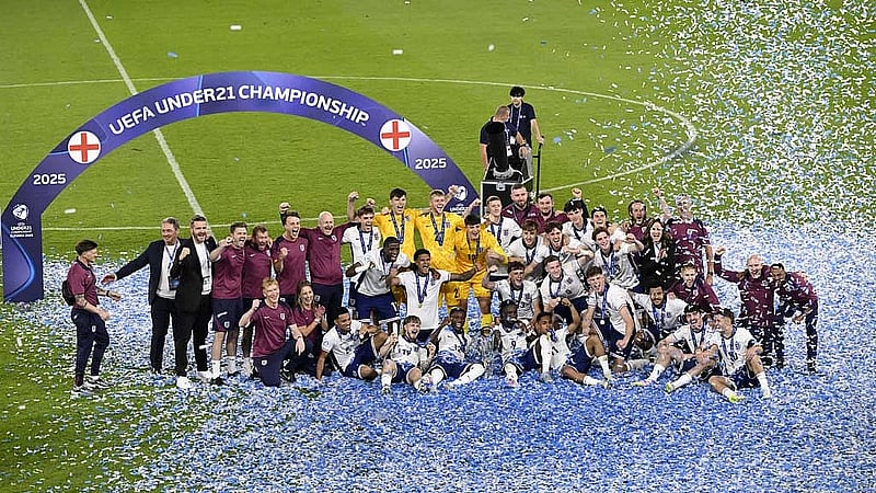 England retain Euro Under-21 title after Rowe extra time goal sinks Germany