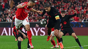Flick proud of 10-man Barca's bravery in narrow win at Benfica