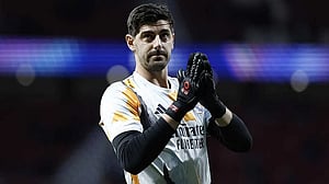 Courtois joins up with Belgium amid criticism of his return