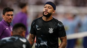 Depay to start for Dutch as De Jong declared fit
