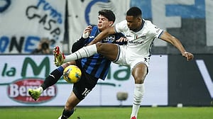Netherlands defender Dumfries ruled out, De Jong doubtful