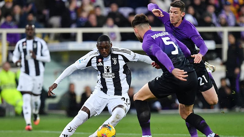 Fiorentina pile pressure on Motta with 3-0 win over Juventus