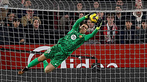 Flick backs keeper Szczesny as key player for Barcelona