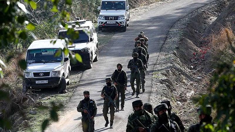 Four policemen, two militants killed in gun battle in India's Kashmir