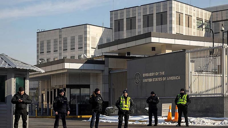 US cuts intelligence for Ukraine, adding pressure for peace deal