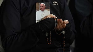 Pope Francis had two respiratory 'insufficiencies', back on ventilation, Vatican says
