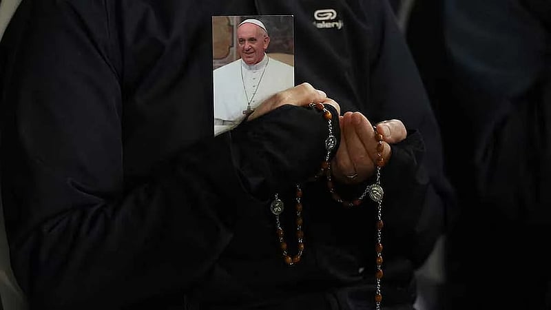 Pope Francis had two respiratory 'insufficiencies', back on ventilation, Vatican says