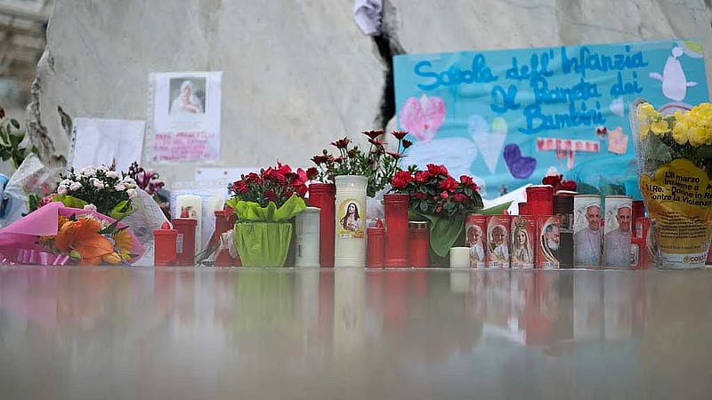 Pope Francis remains stable, has not had new breathing crisis, Vatican says