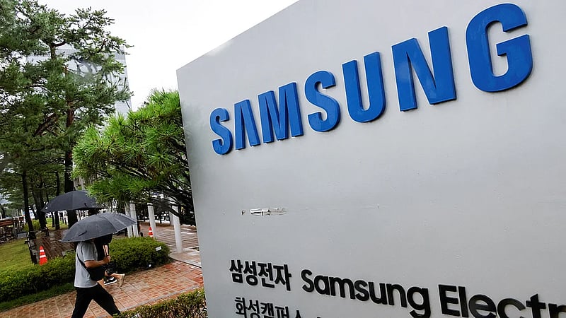 Samsung CEO says company will pursue deals as it struggles for growth