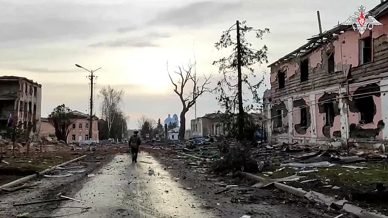 Russian troops battle last Ukrainian forces in Kursk region