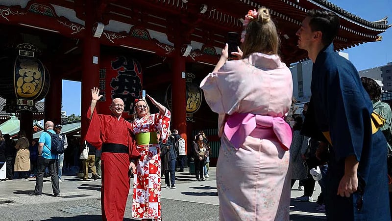 Cherry blossom, free visas and stronger rouble see Russians flock to Japan