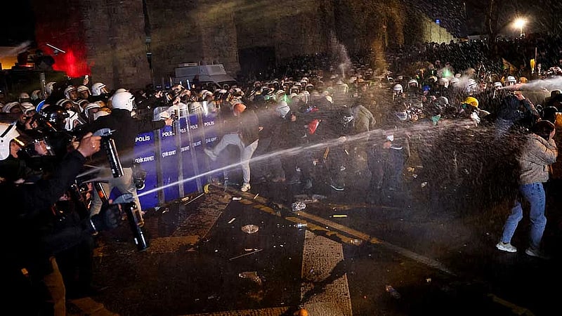 Tense protests grow in Turkey over Istanbul mayor's detention