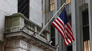 Wall Street rallies after Fed keeps rates unchanged