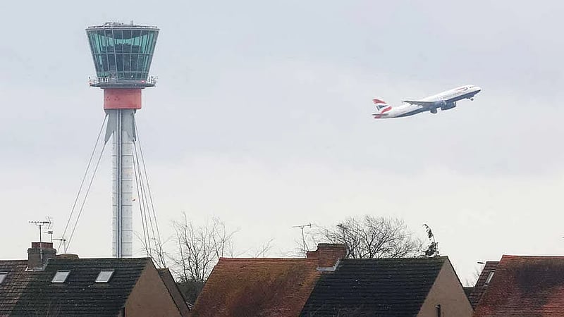 Airlines again suspend flights to Israel
