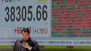 Asian stocks rise as traders weigh US debt, trade deals