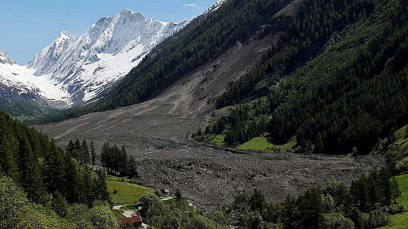 Flood risk threatens Swiss valley after glacier destroys village