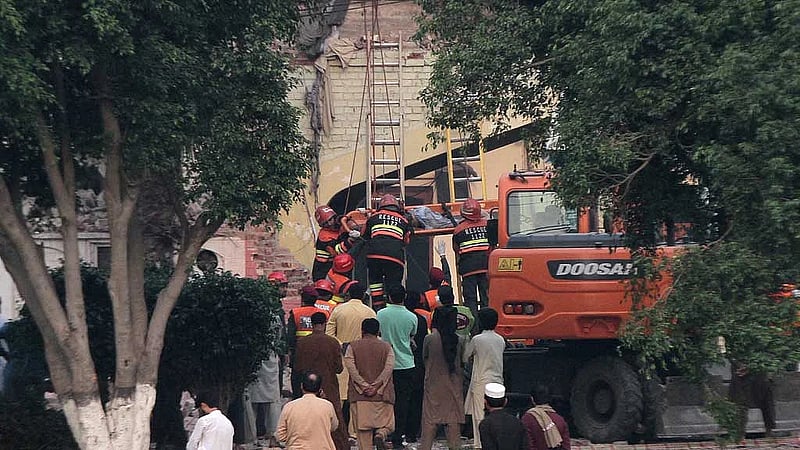 Who are the Pakistan-based LeT and JeM groups targeted by Indian strikes?