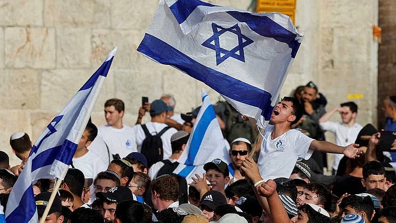 Far-right Israelis confront Palestinians, other Israelis in chaotic Jerusalem march, witnesses say