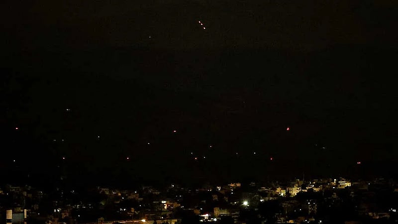 Explosions reported after India and Pakistan agree to ceasefire