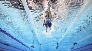 American Ledecky breaks own 800m freestyle world record