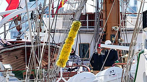 Probe of crash of Mexican tall ship into Brooklyn Bridge centres on engine
