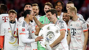 Champions Bayern beat Gladbach 2-0 in Mueller's final home game
