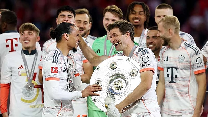 Champions Bayern beat Gladbach 2-0 in Mueller's final home game