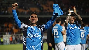 Napoli edge closer to Serie A title with 1-0 win at Lecce
