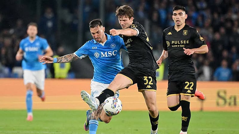 Napoli’s title hopes shaken by late Genoa equaliser as Inter close in