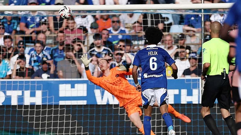 PSG lose 2-1 at Strasbourg as title hangover continues