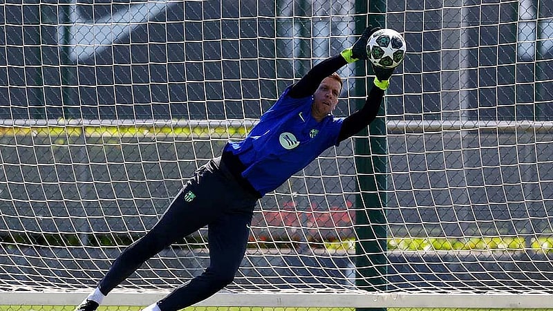 Flick confirms Szczesny in Barca net for Champions League and 'El Clasico'