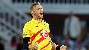 England bowler Cook to debut against Zimbabwe