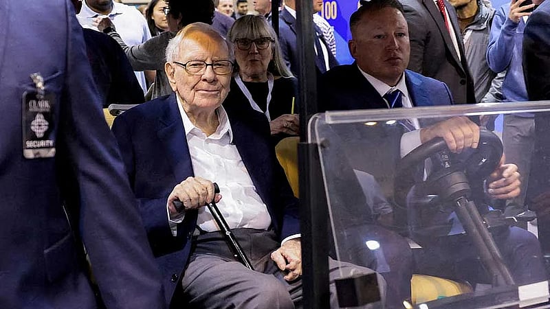 Berkshire investors anticipate new era as Buffett hands over baton
