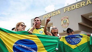 Brazil top court votes to keep Bolsonaro in police custody