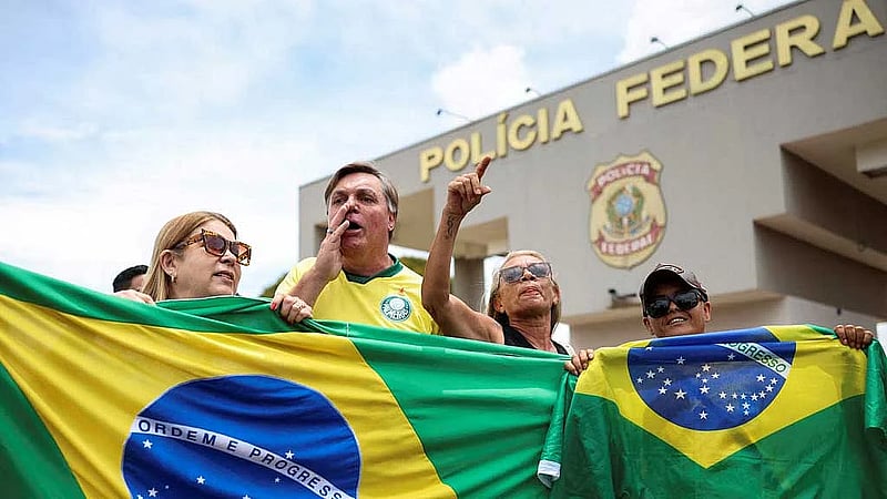 Brazil top court votes to keep Bolsonaro in police custody