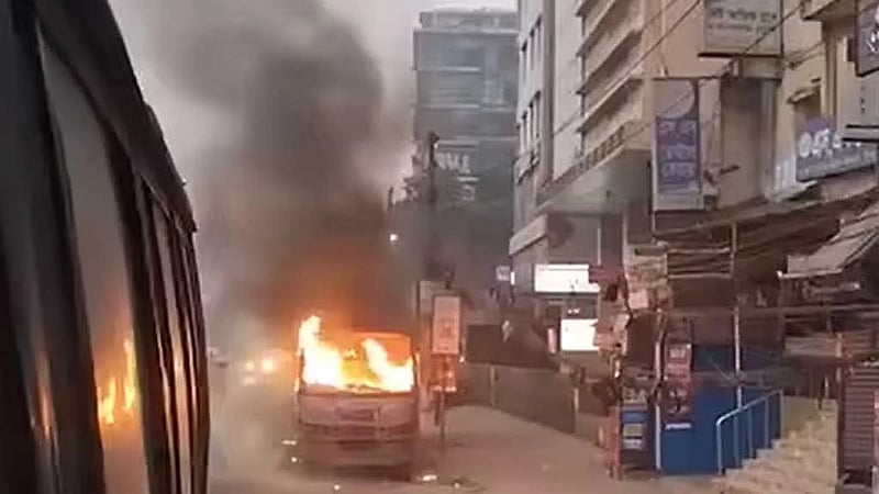 Fires break out on two buses in Dhaka, cause unknown