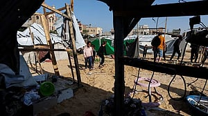 Israeli fire kills five in Gaza, casting further doubt on ceasefire