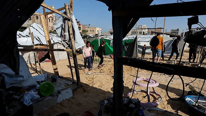 Israeli fire kills five in Gaza, casting further doubt on ceasefire