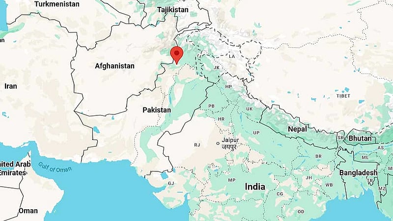 Suicide bombers kill 3 at Pakistan paramilitary HQ