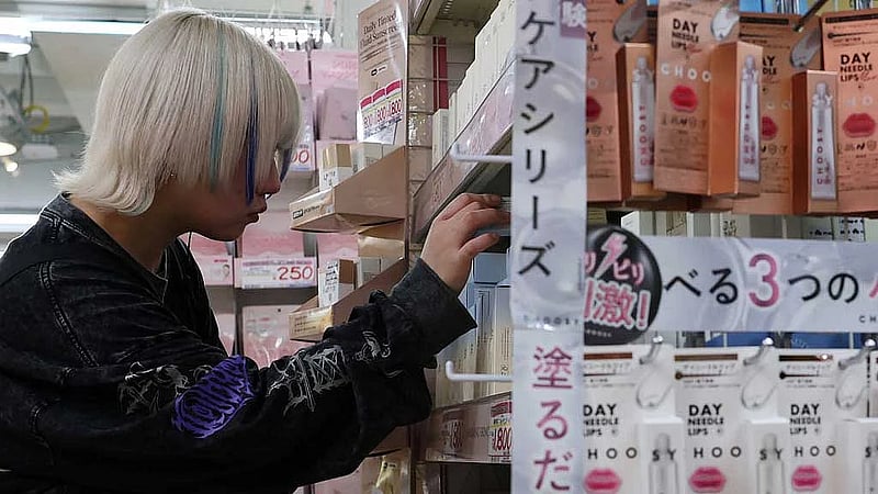 Dyed hair and nail art ok! More Japanese firms relax rules in tussle for workers