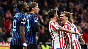 Gimenez's late header seals dramatic 2-1 win for Atletico over Inter Milan
