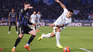 Martinez double earns Inter 2-0 win at Pisa