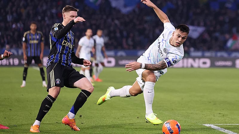 Martinez double earns Inter 2-0 win at Pisa