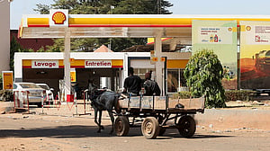 France urges nationals to leave Mali as soon as possible
