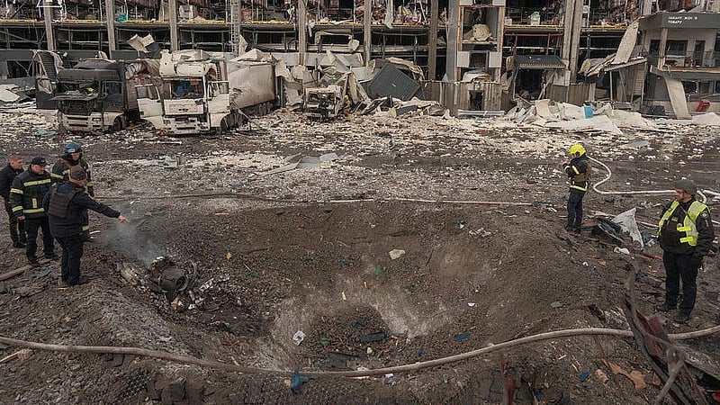 Russian barrage on Kyiv kills seven, disrupts energy supplies